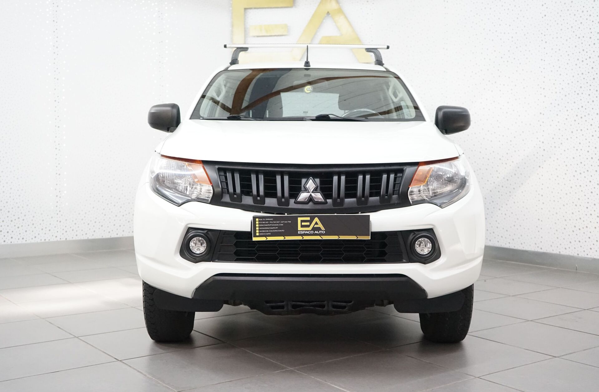 MITSUBISHI L 200 2.4 DI-D CD Invite 4WD