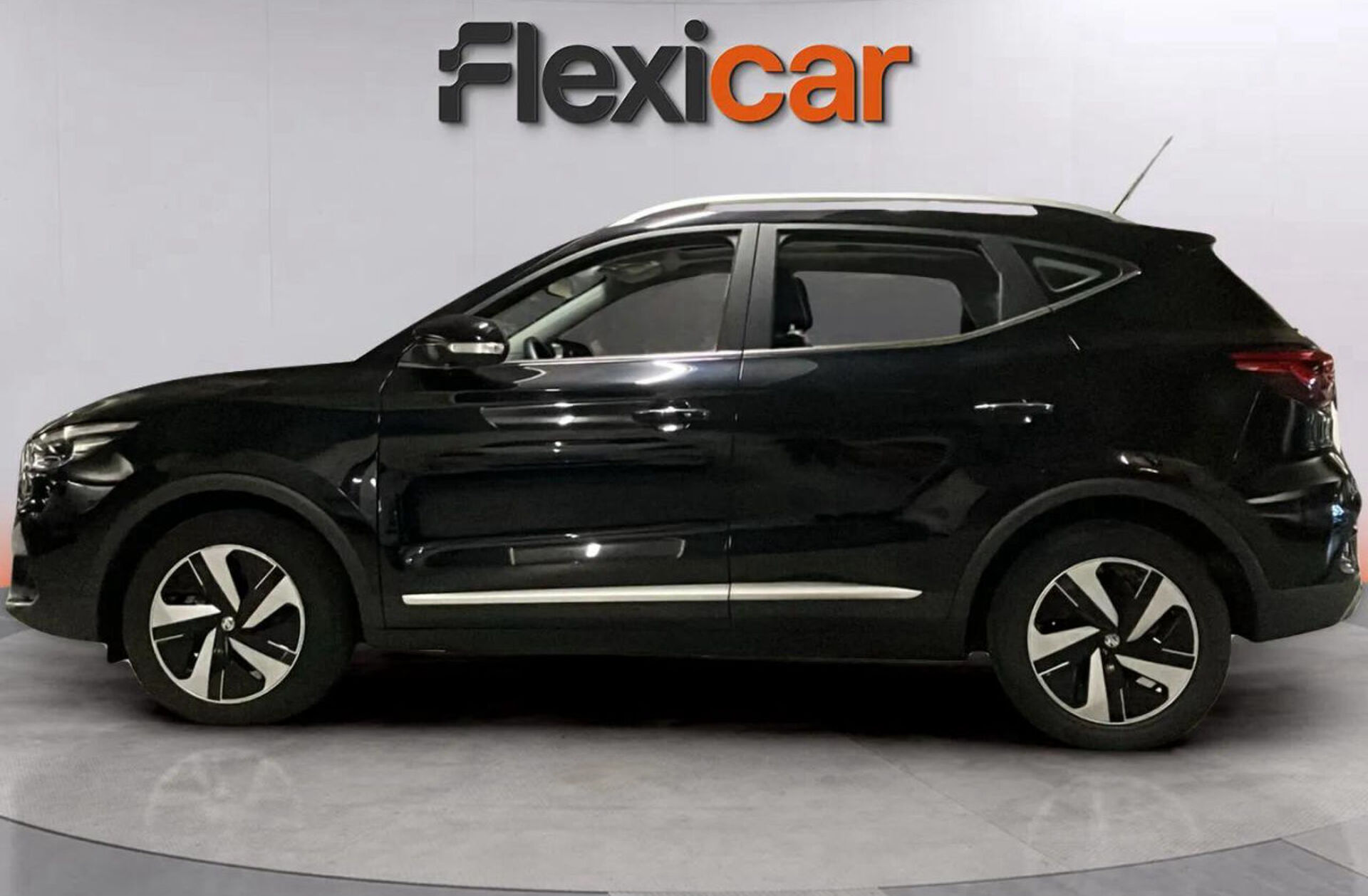 MG ZS 72.6 kWh Luxury OBC 11 kW