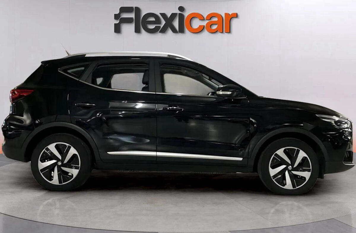 MG ZS 72.6 kWh Luxury OBC 11 kW