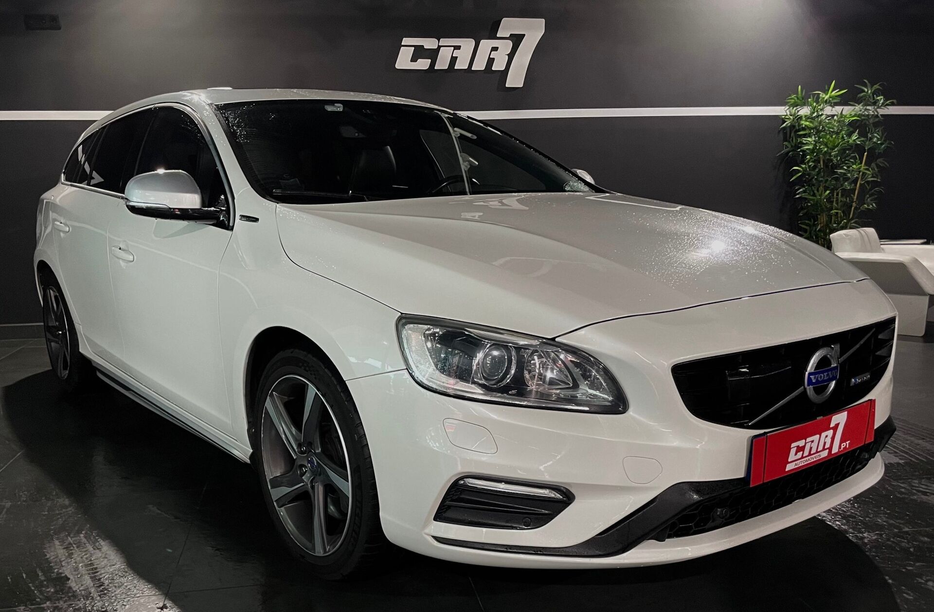 VOLVO V60 2.4 D6 R-Design Sum.AWD Phev