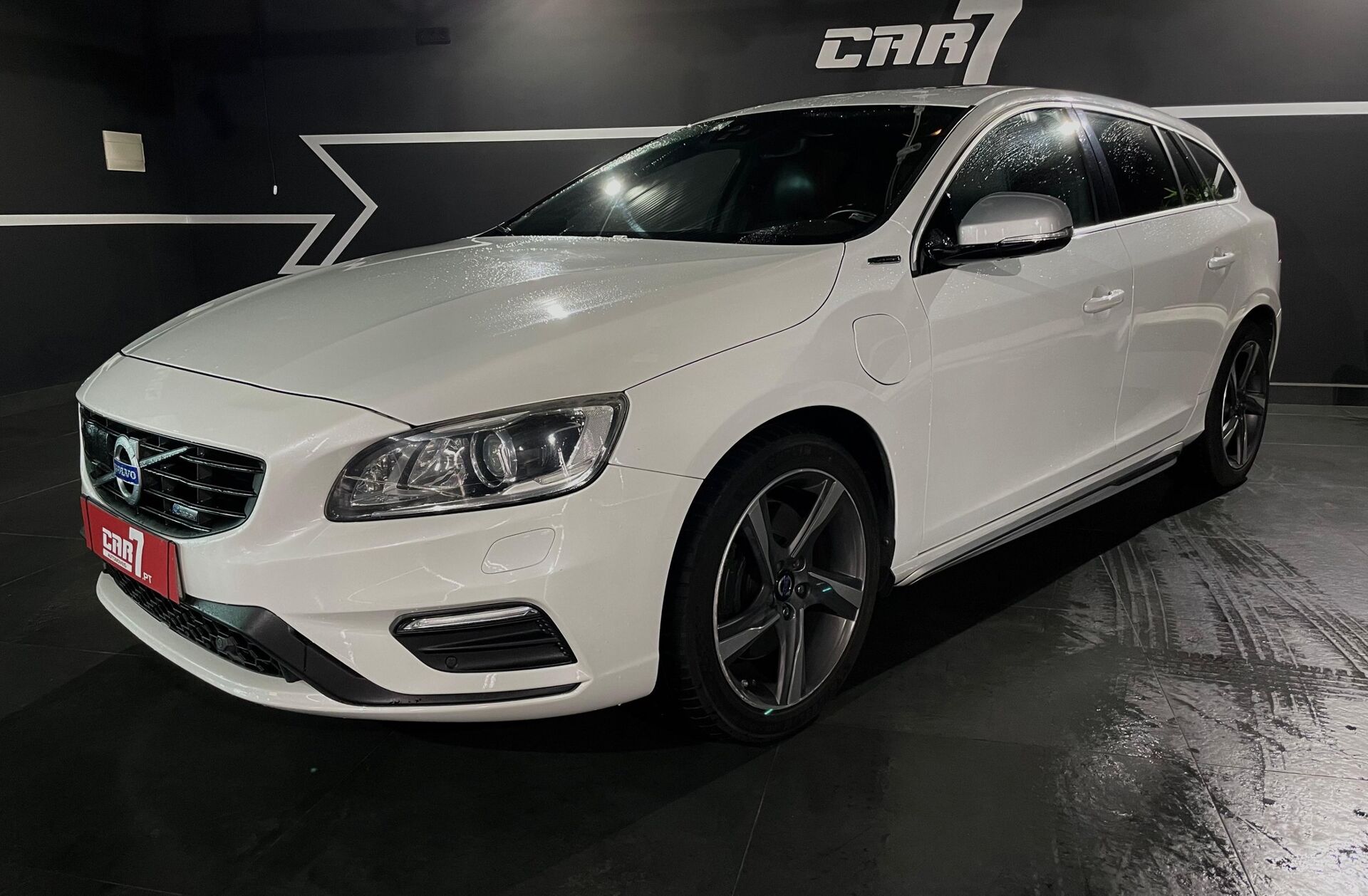 VOLVO V60 2.4 D6 R-Design Sum.AWD Phev