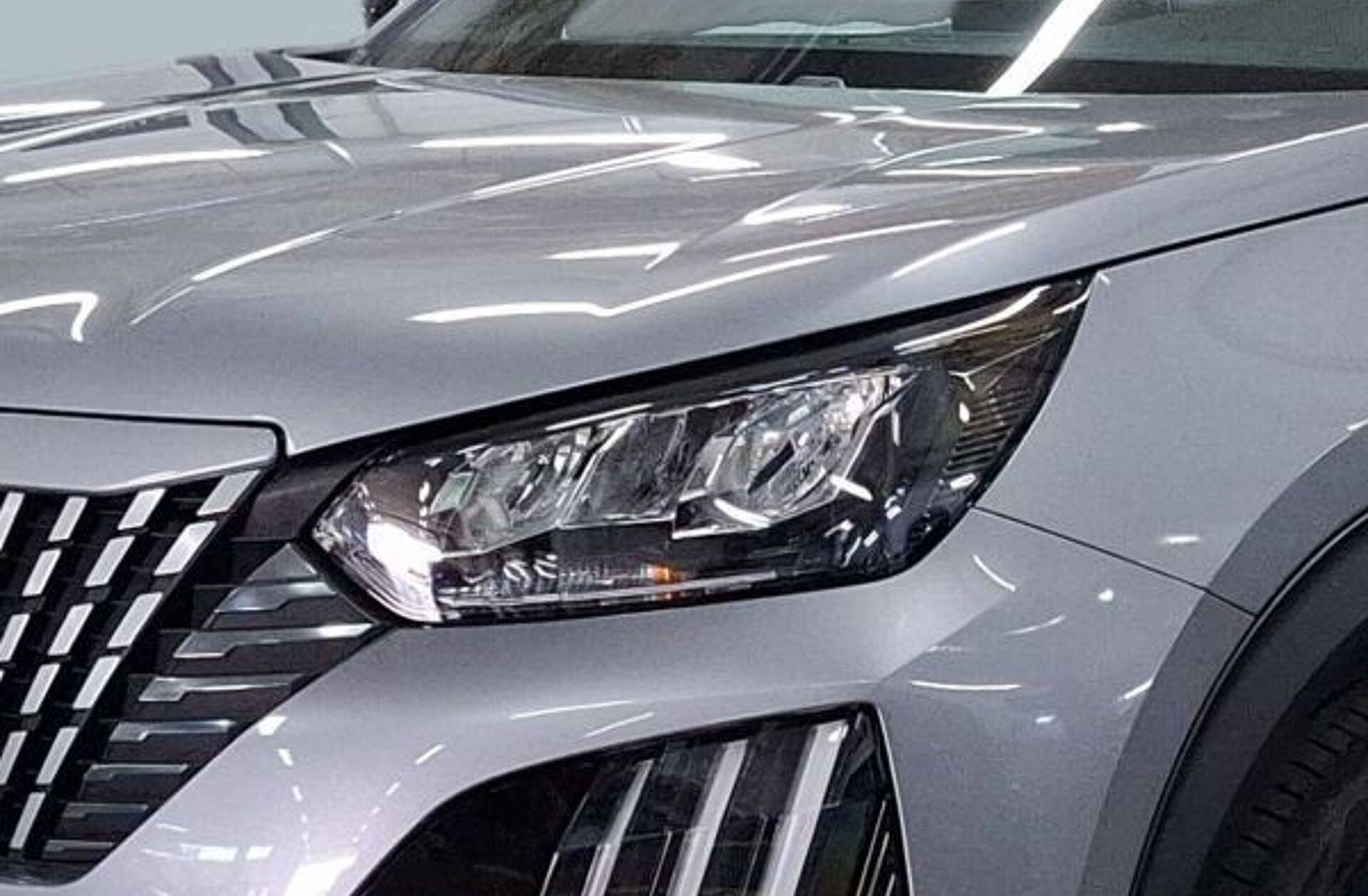 PEUGEOT 2008 1.2 Hybrid Allure e-DCS6