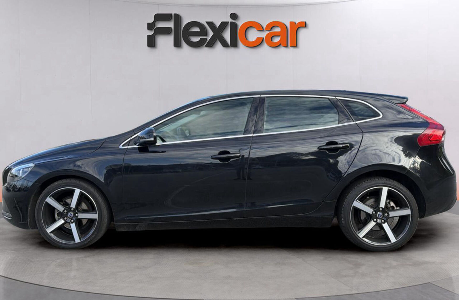 VOLVO V40 1.6 D2 R-Design