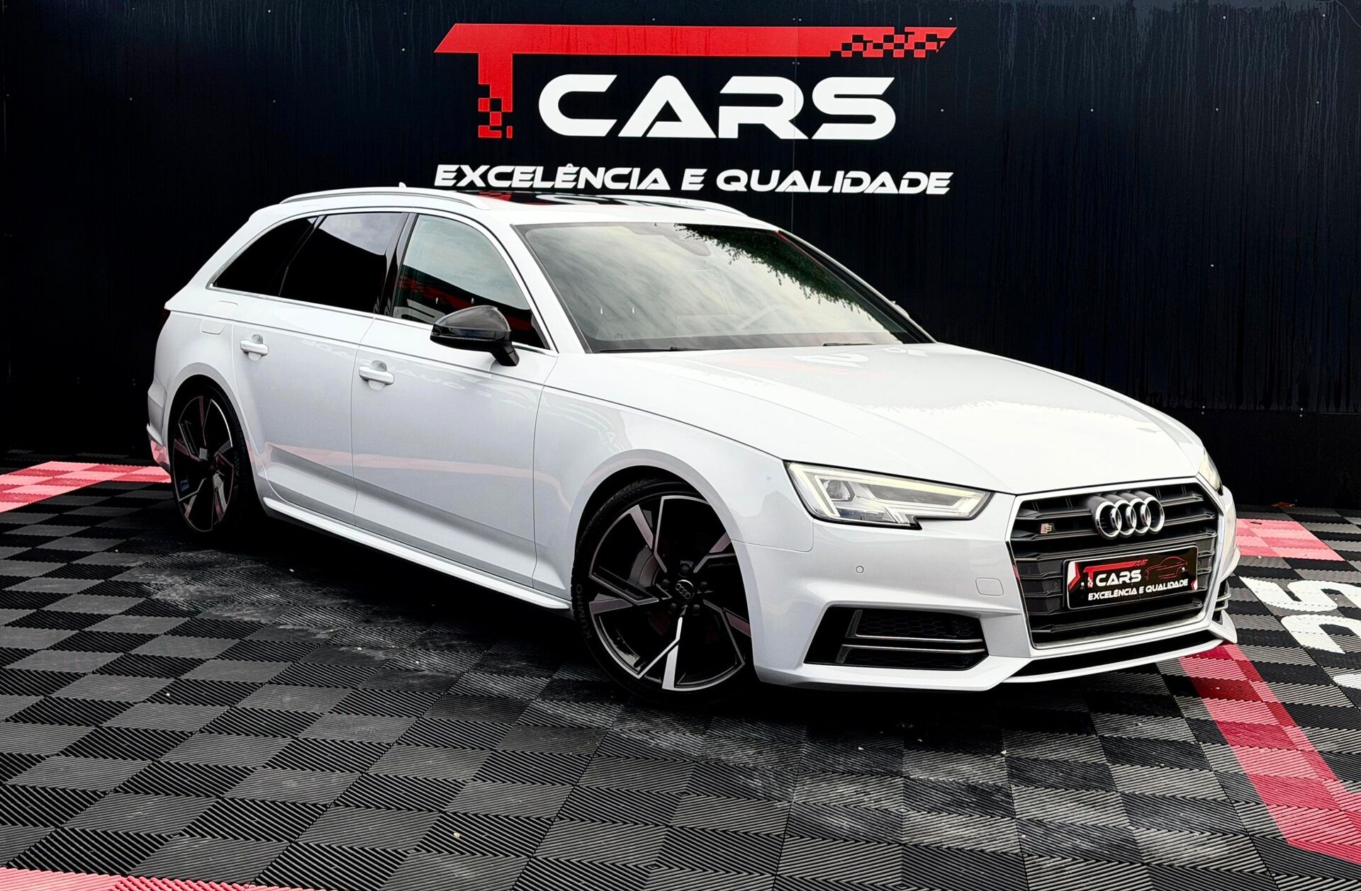 AUDI A4 2.0 TDI S-line S tronic