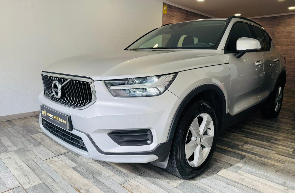 VOLVO XC40 1.5 T3 Momentum Plus