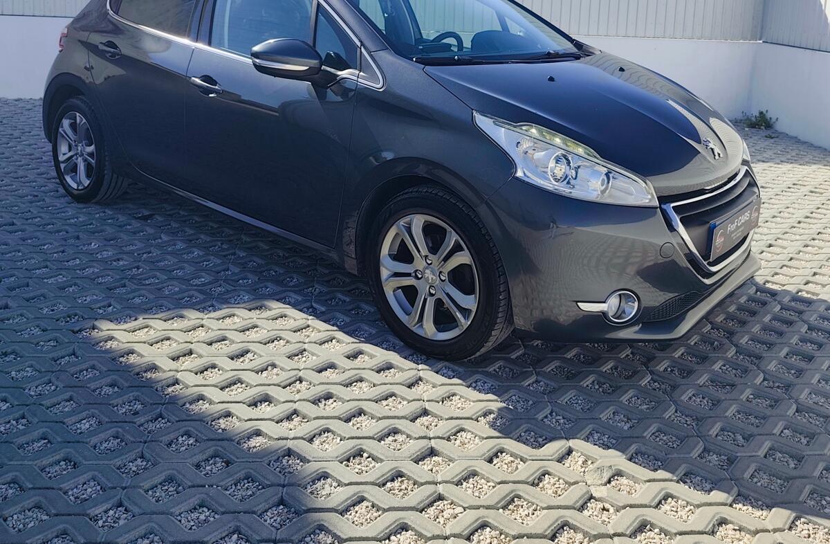 PEUGEOT 208 1.2 VTi Allure
