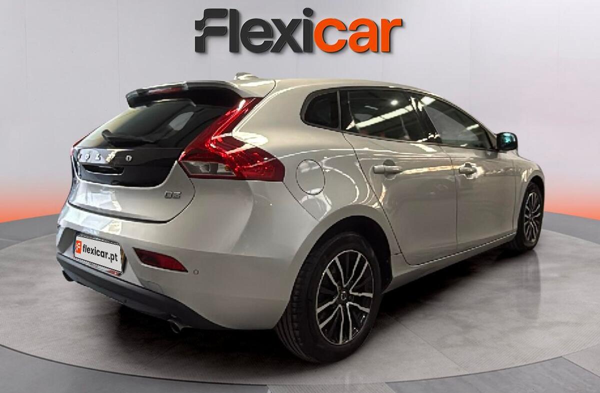 VOLVO V40 2.0 D3 Momentum