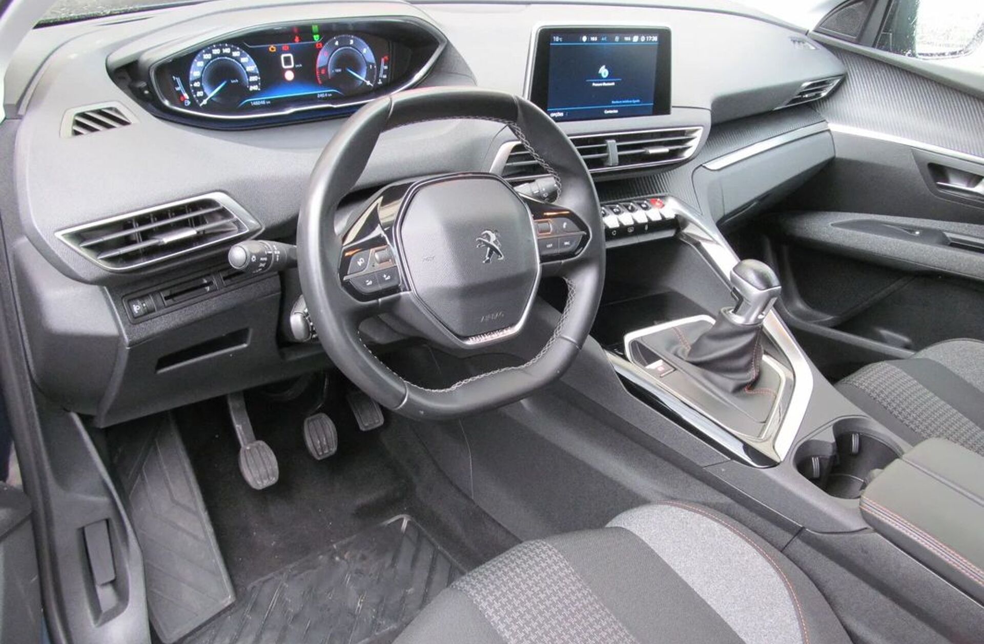 PEUGEOT 5008 1.5 BlueHDi Active