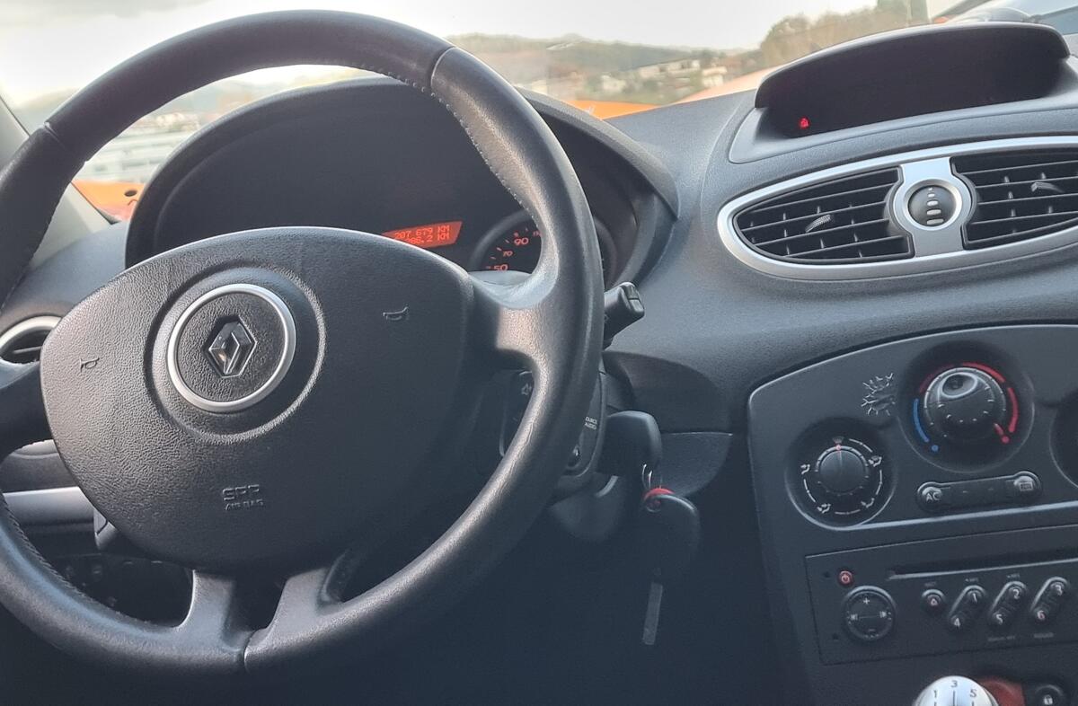 RENAULT Clio 1.2 16V Confort