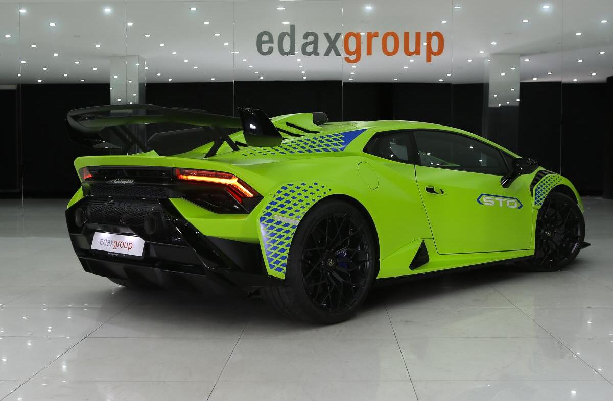 LAMBORGHINI Huracán STO