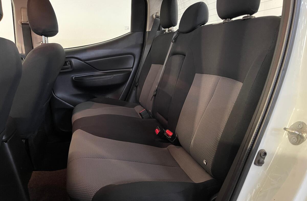 MITSUBISHI L 200 2.3 DI-D Strakar CD Intense 4WD