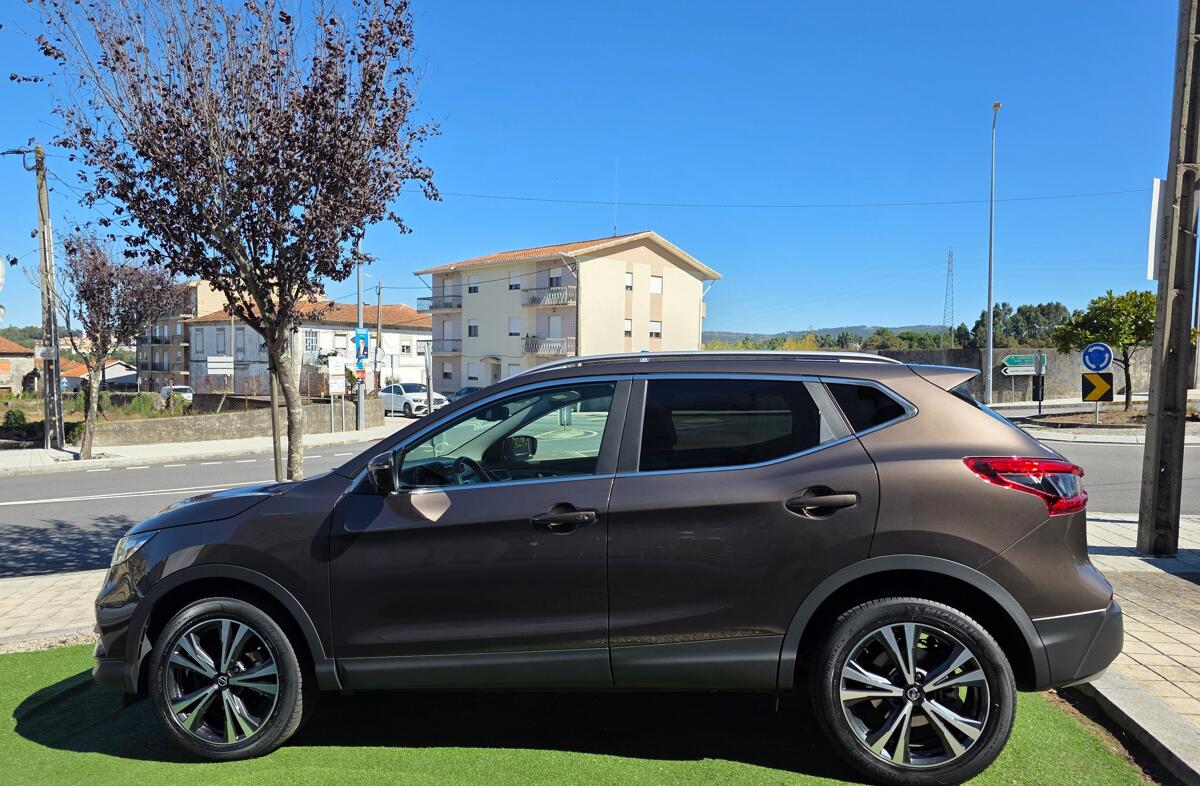 NISSAN Qashqai 1.3 DIG-T N-Connecta J18