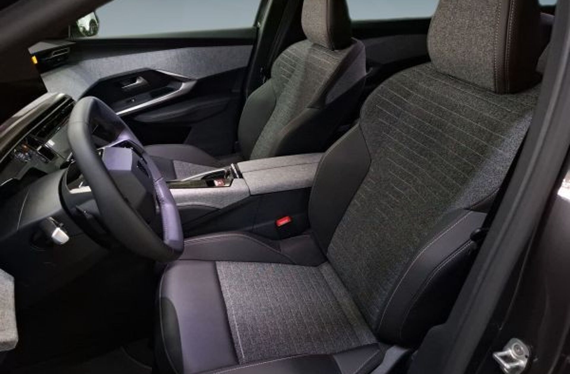 PEUGEOT 5008 1.2 Hybrid Allure e-DCS6