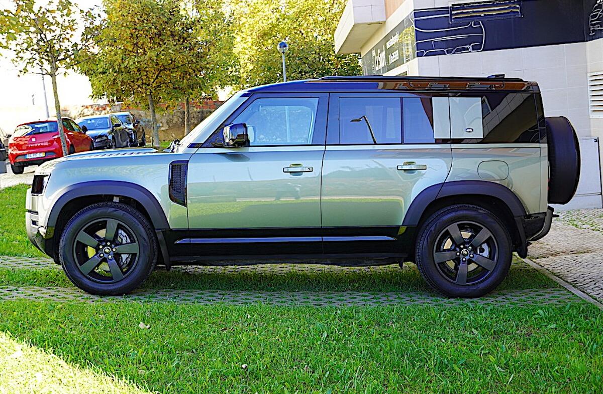 LAND ROVER Defender 2.0 P400e 110 AWD X-Dynamic SE