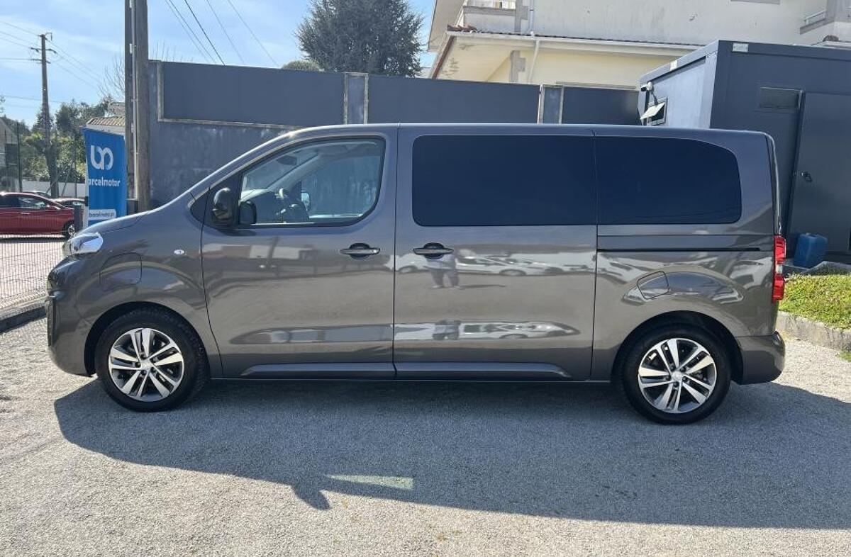 PEUGEOT Traveller e- 50 kWh Business Long