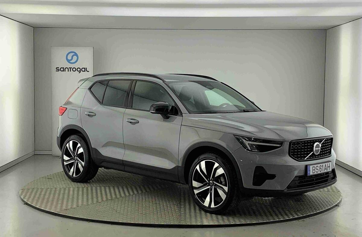 VOLVO XC40 2.0 B3 Plus Dark