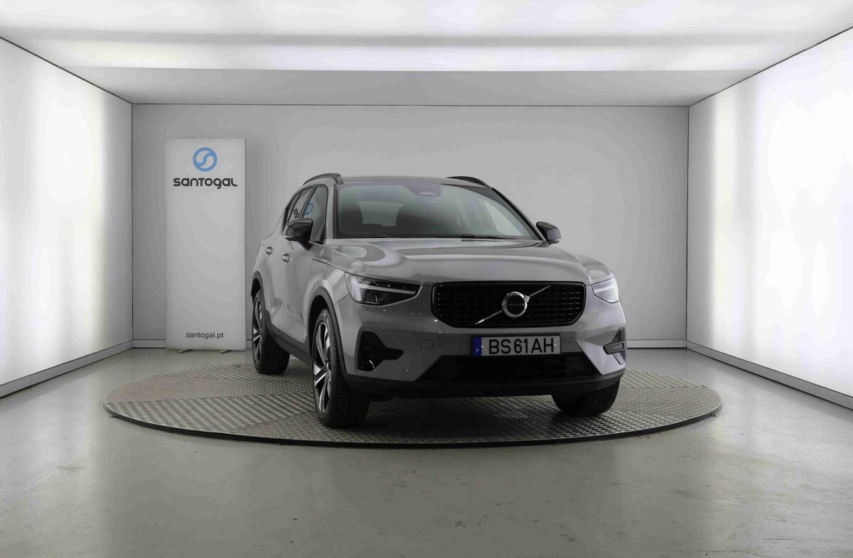VOLVO XC40 2.0 B3 Plus Dark