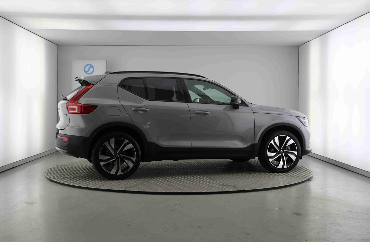 VOLVO XC40 2.0 B3 Plus Dark