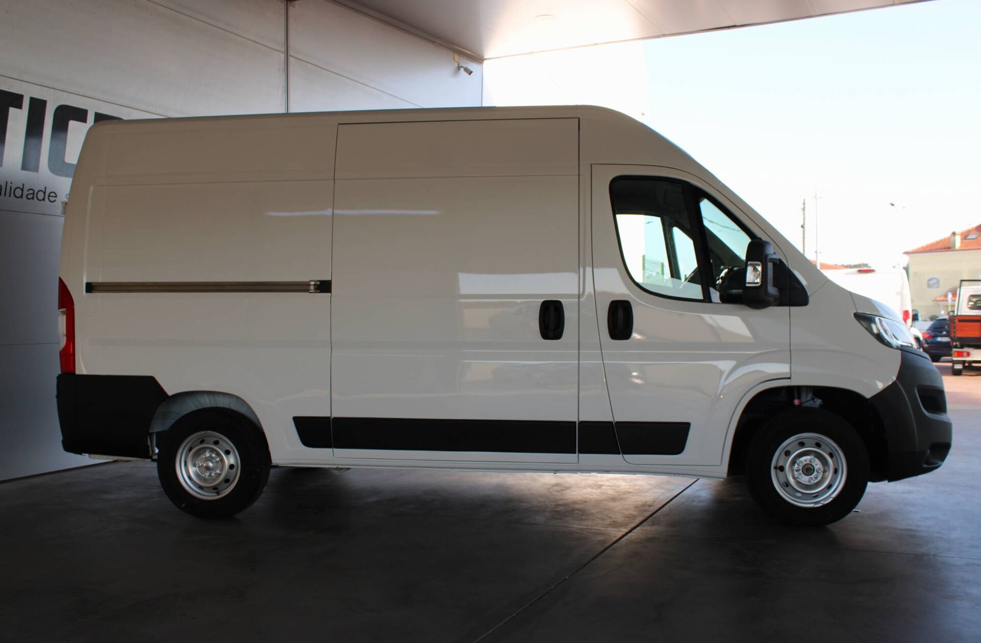 PEUGEOT Boxer 2.2 BlueHDi 330 L2H2 Premium