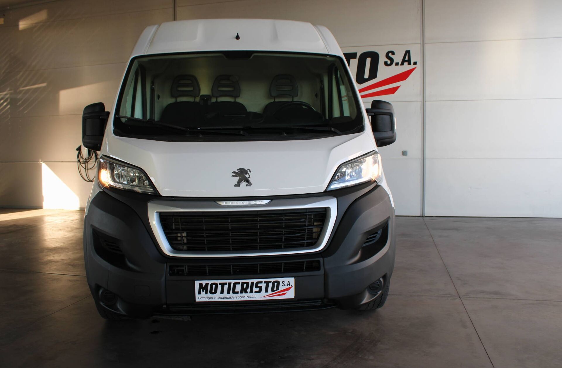PEUGEOT Boxer 2.2 BlueHDi 330 L2H2 Premium