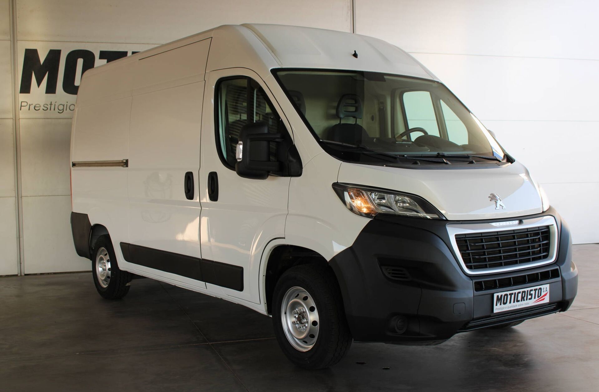 PEUGEOT Boxer 2.2 BlueHDi 330 L2H2 Premium