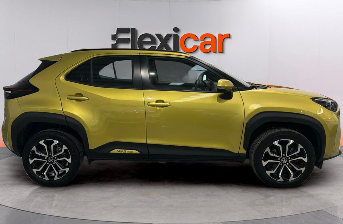 TOYOTA Yaris Cross 1.5 HDF Square Collection