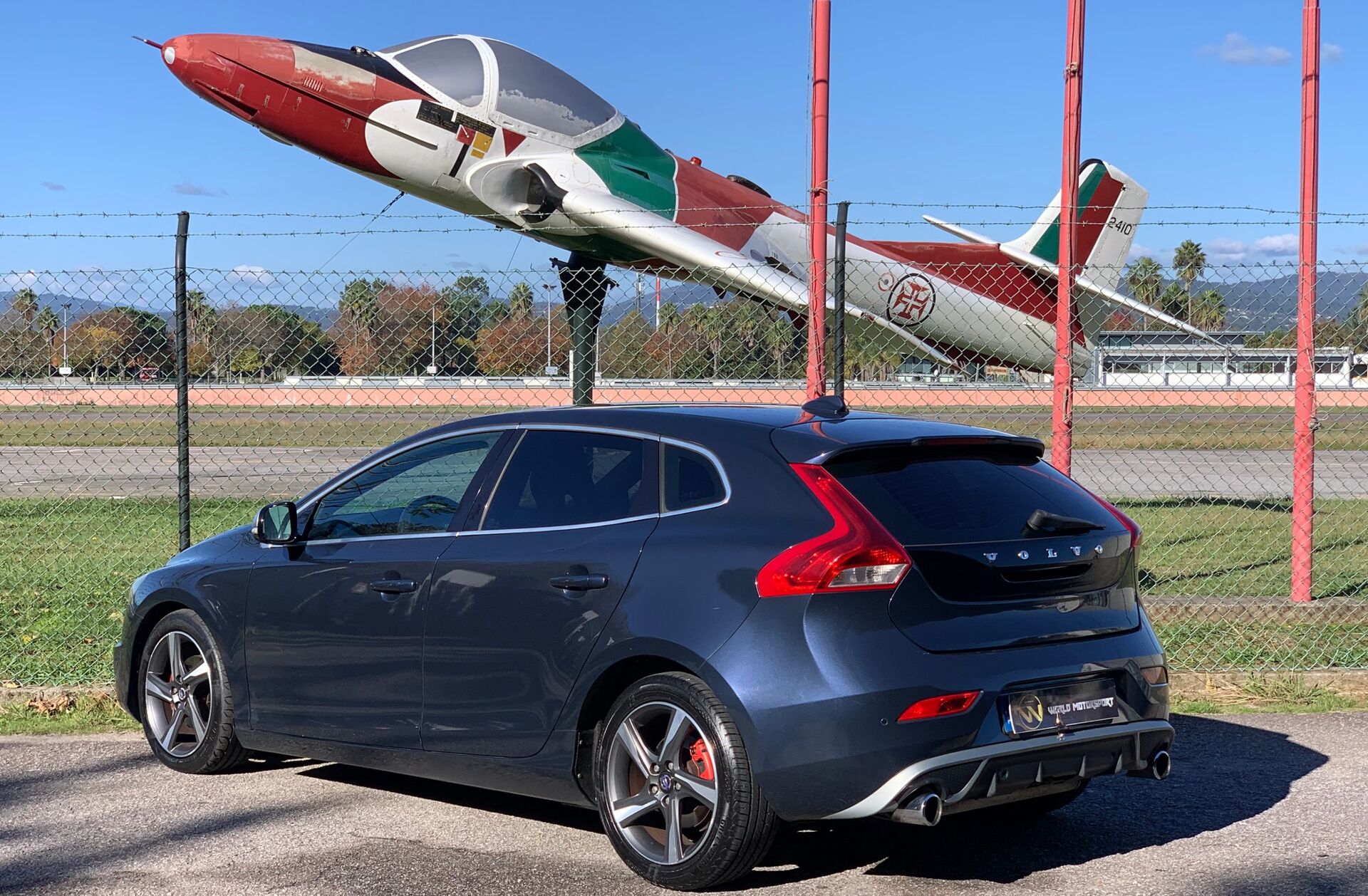 VOLVO V40 1.6 D2 R-Design Momentum