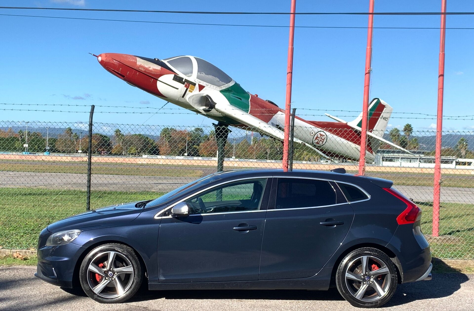 VOLVO V40 1.6 D2 R-Design Momentum