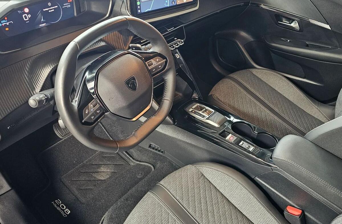 PEUGEOT 208 1.2 Hybrid Allure e-DCS6