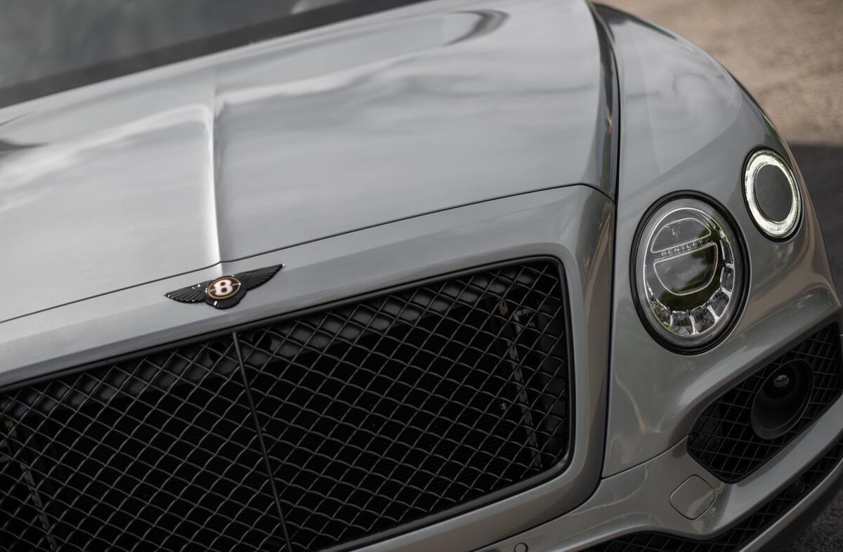 BENTLEY Bentayga V8