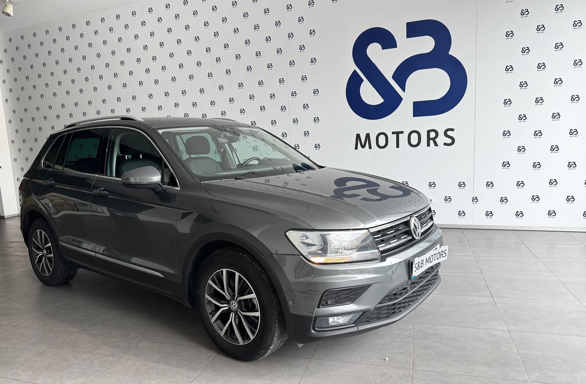 VOLKSWAGEN Tiguan 1.6 TDI Confortline