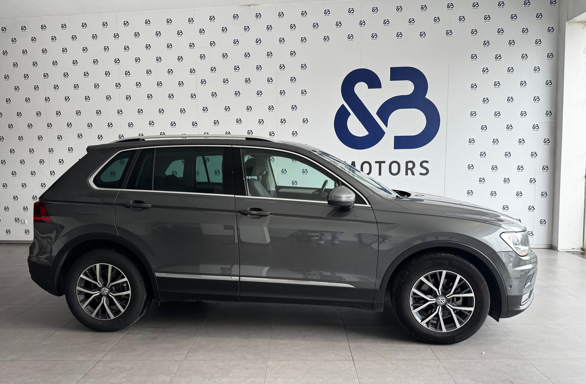 VOLKSWAGEN Tiguan 1.6 TDI Confortline
