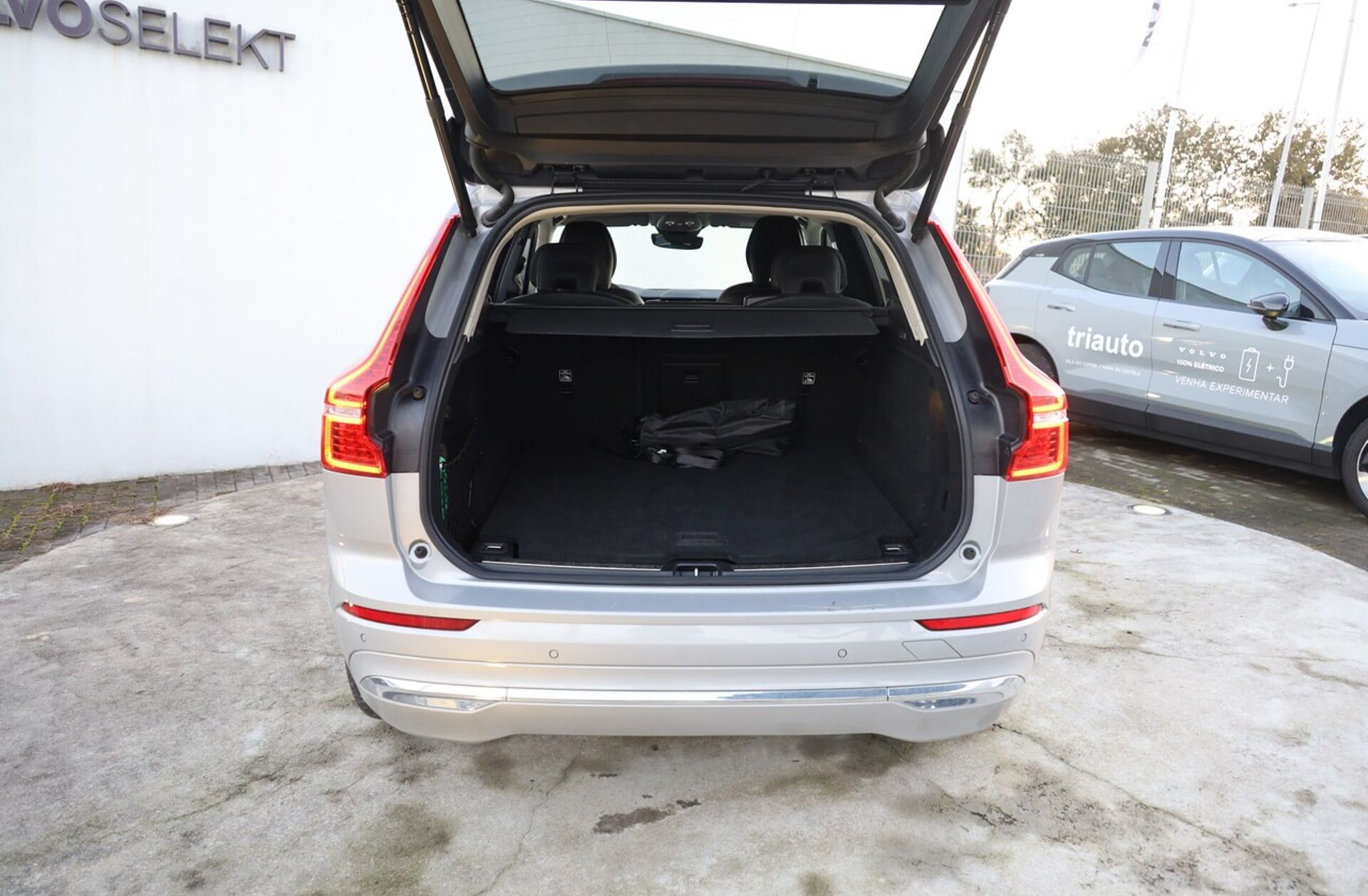 VOLVO XC60 2.0 T8 PHEV Plus Bright AWD