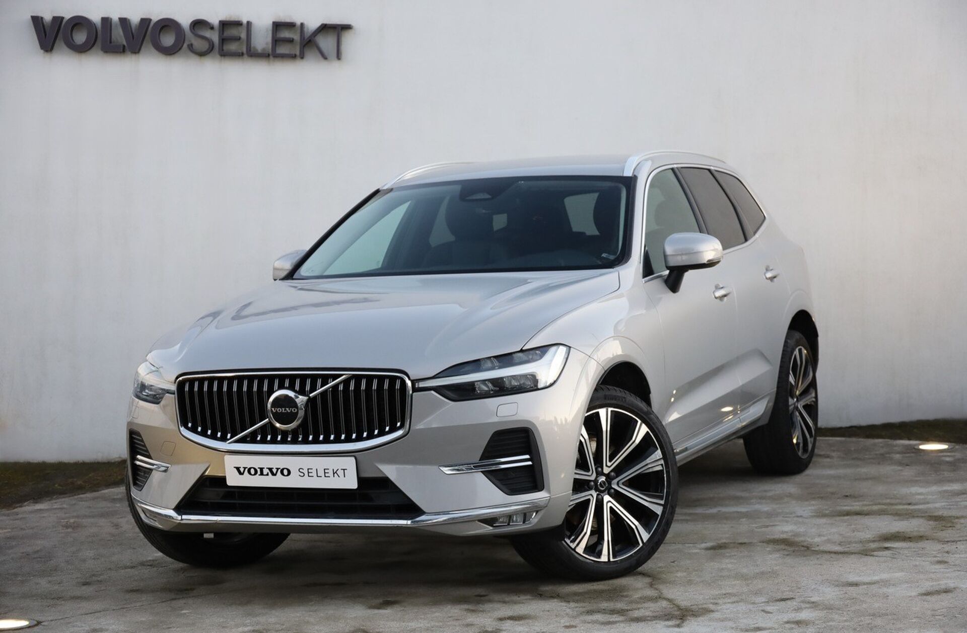 VOLVO XC60 2.0 T8 PHEV Plus Bright AWD