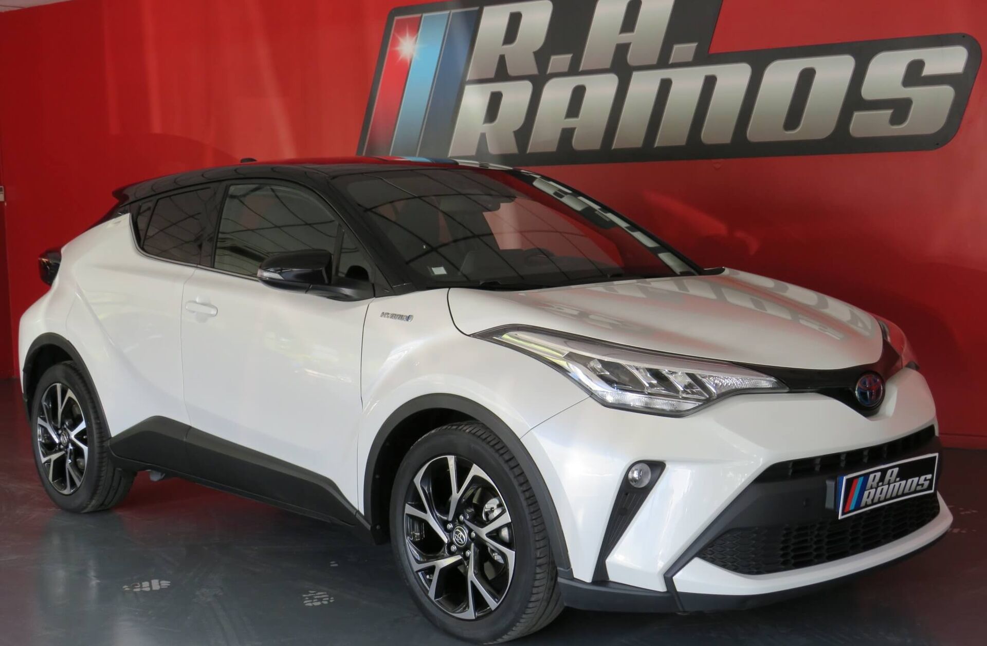 TOYOTA C-HR 1.8 Hybrid Square Collection