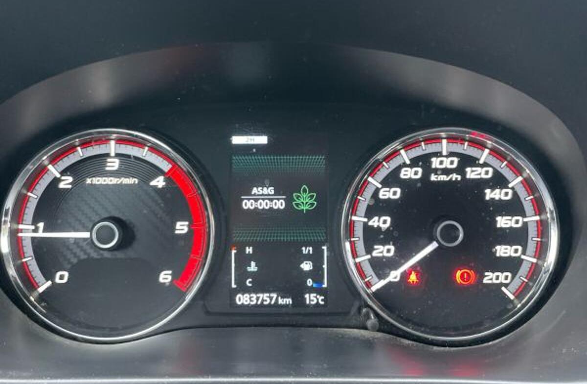 MITSUBISHI L 200 2.4 DI-D CD Invite 4WD