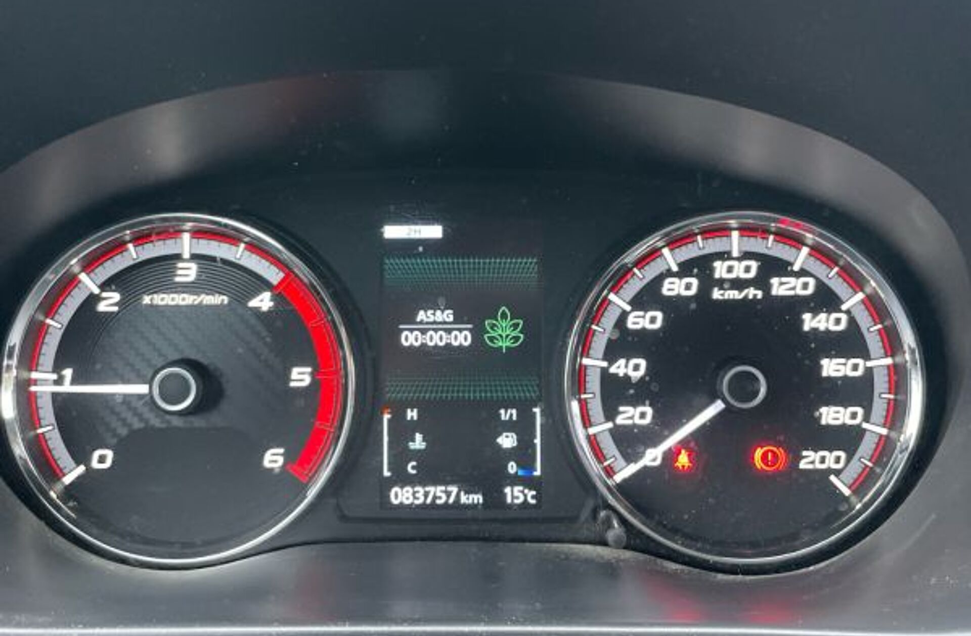 MITSUBISHI L 200 2.4 DI-D CD Invite 4WD