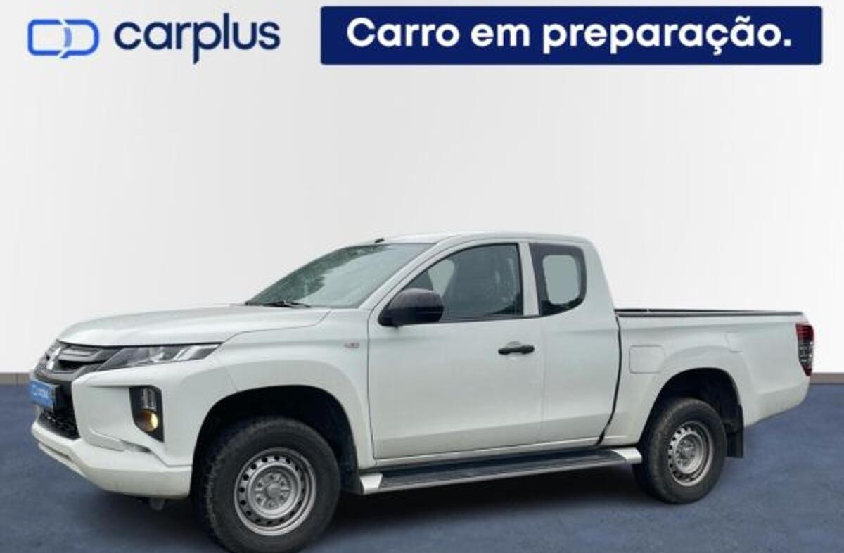 MITSUBISHI L 200 2.4 DI-D CD Invite 4WD