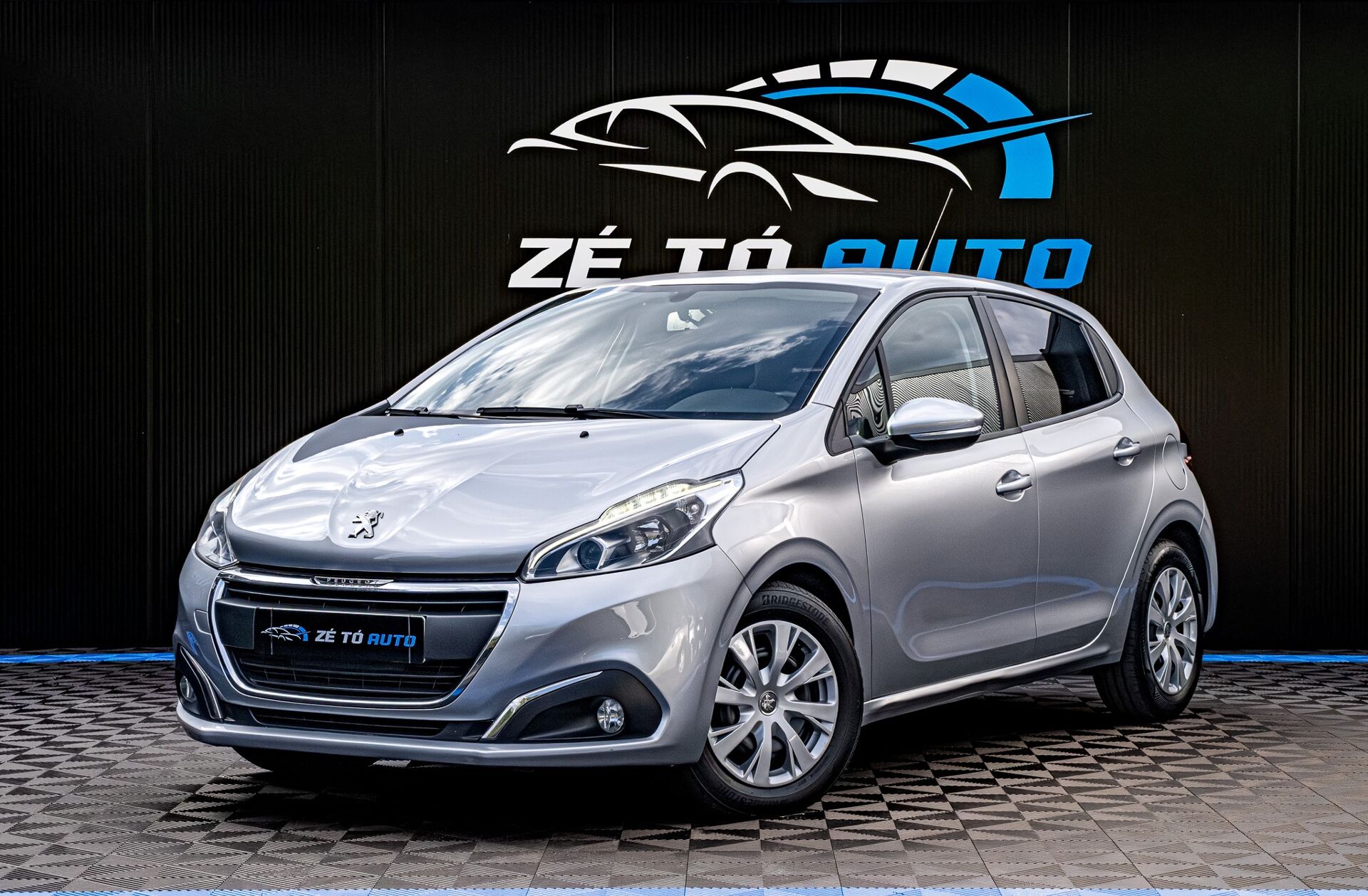 PEUGEOT 208 1.6 BlueHDi Style