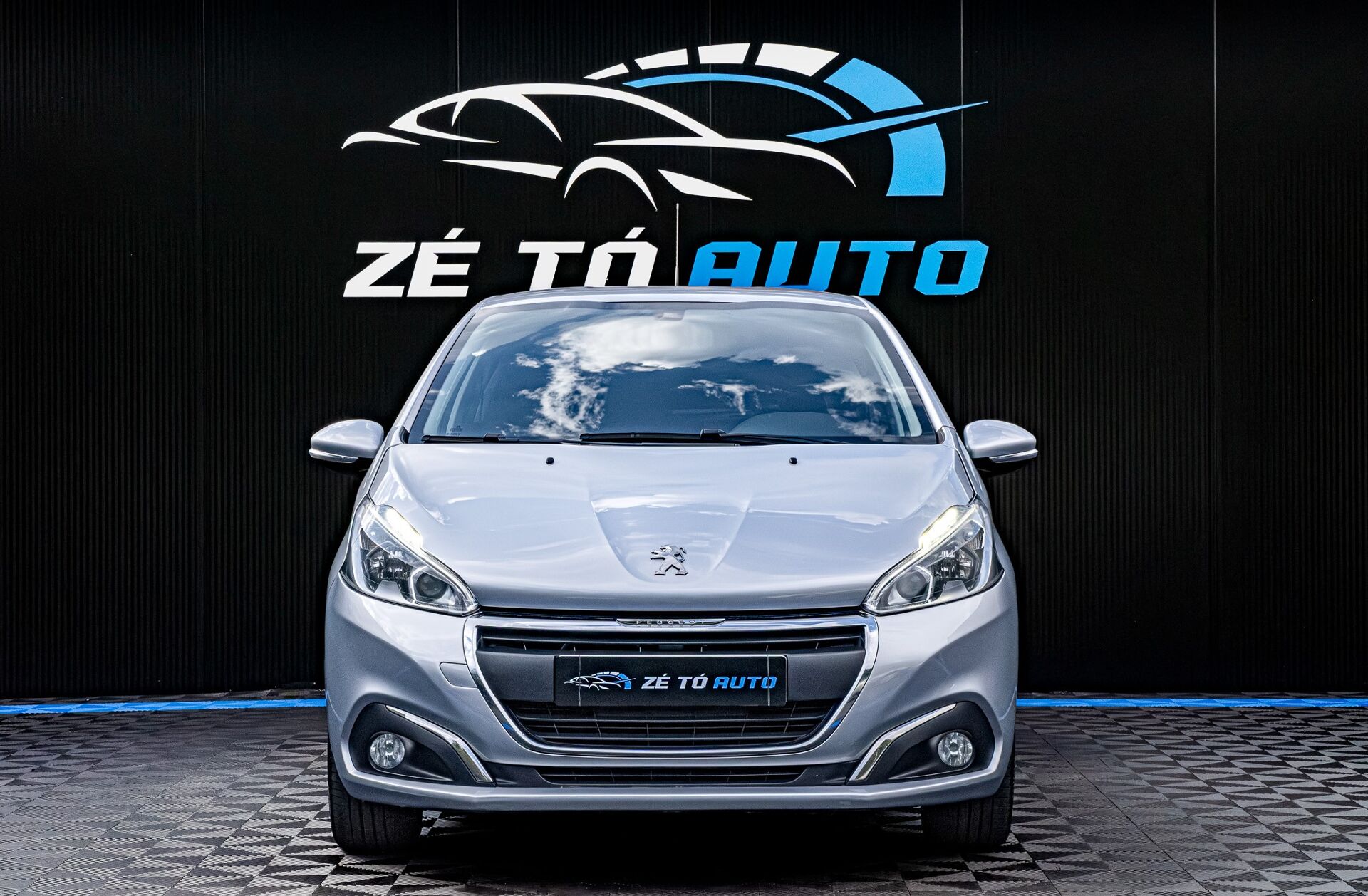 PEUGEOT 208 1.6 BlueHDi Style