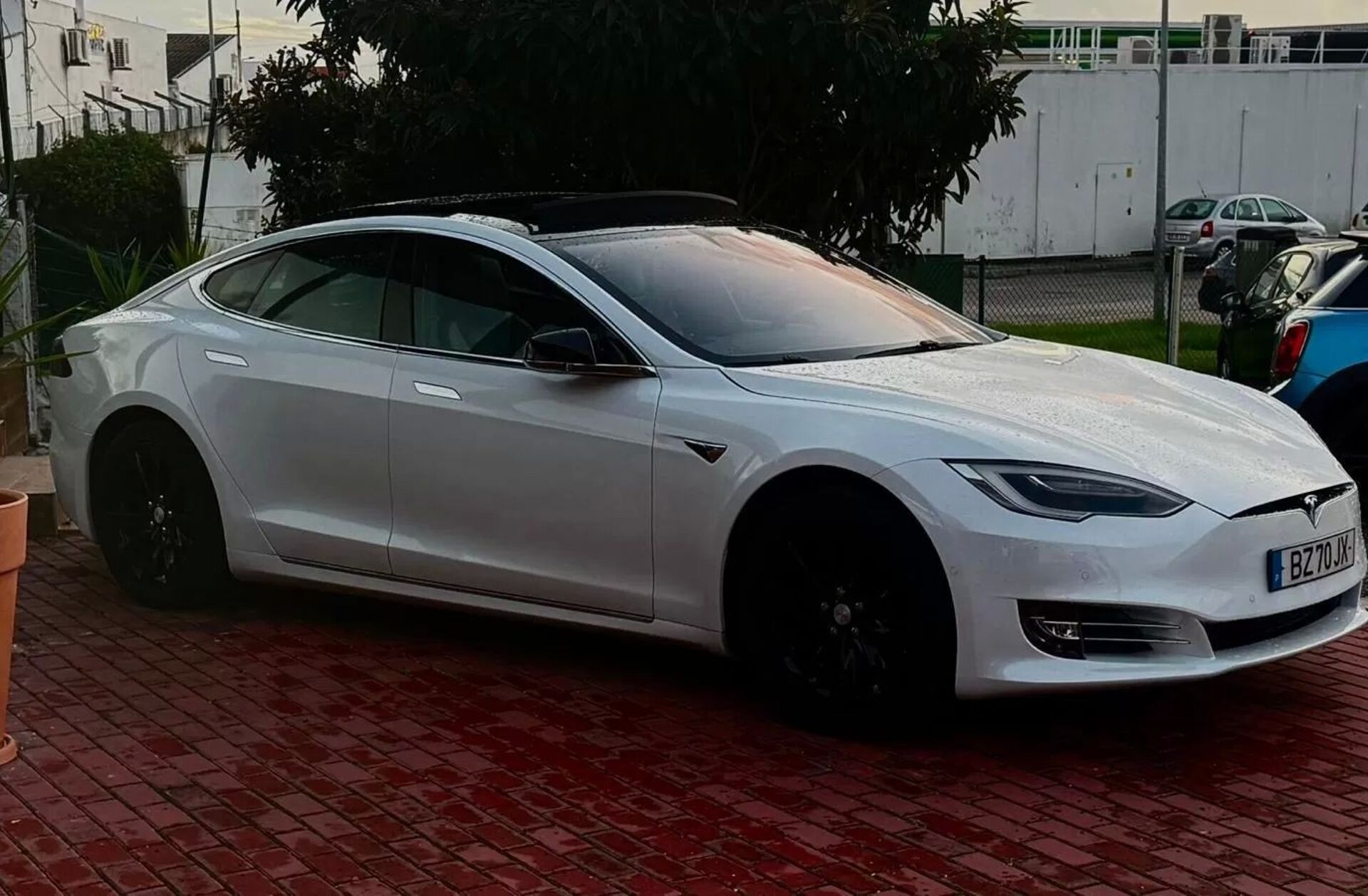 TESLA Model S 75D