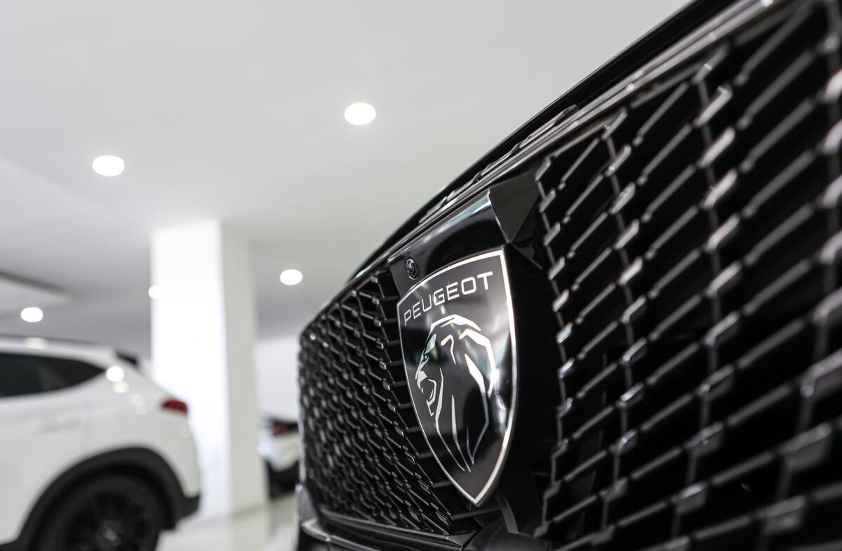 PEUGEOT 5008 1.2 Hybrid GT e-DCS6