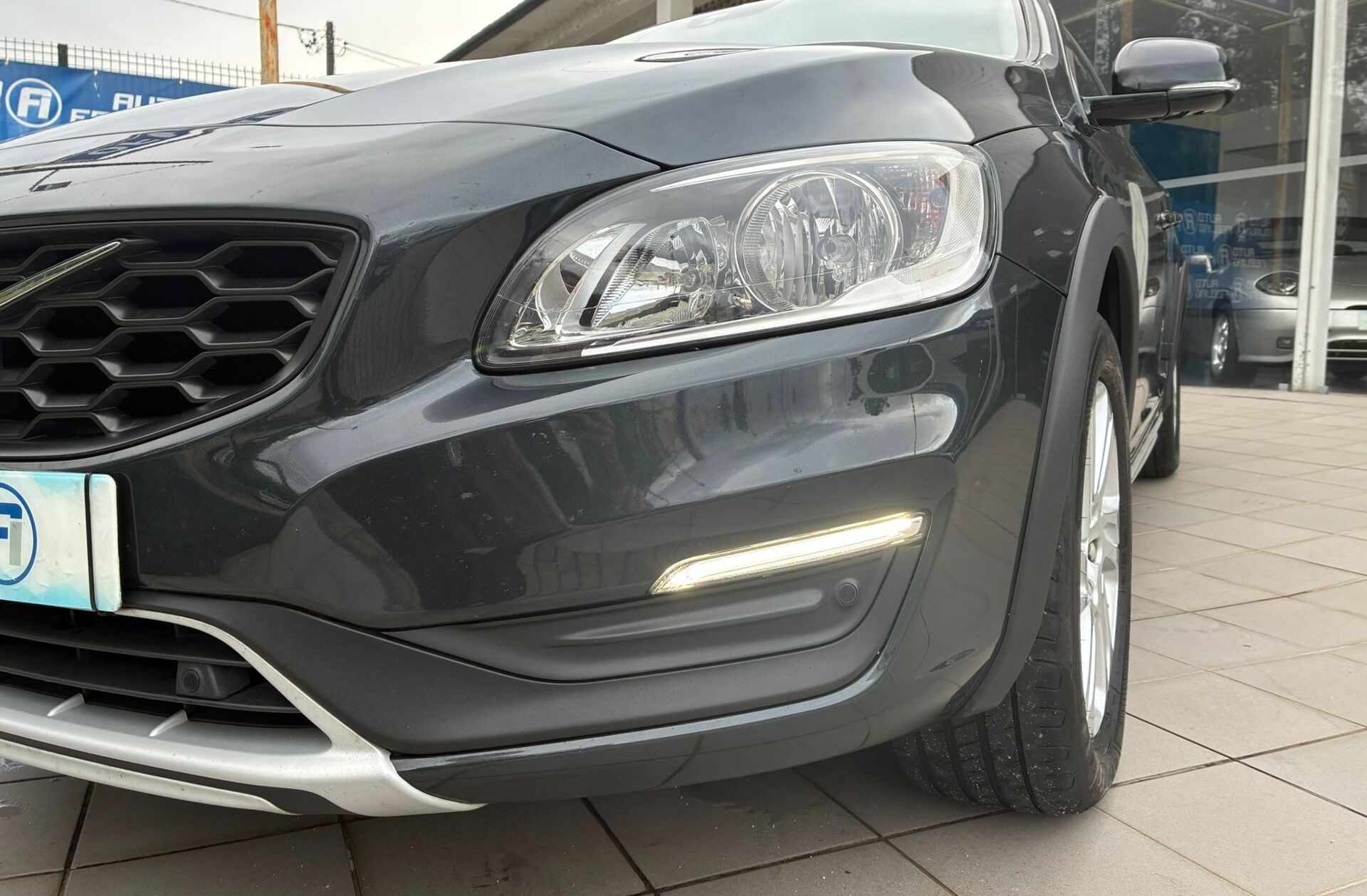 VOLVO V60 CC 2.4 D4 Momentum AWD