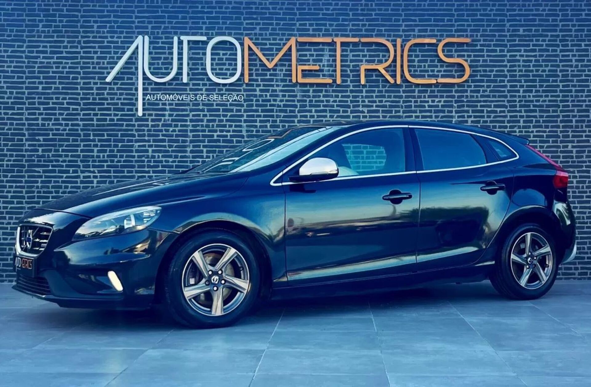 VOLVO V40 2.0 D4 R-Design