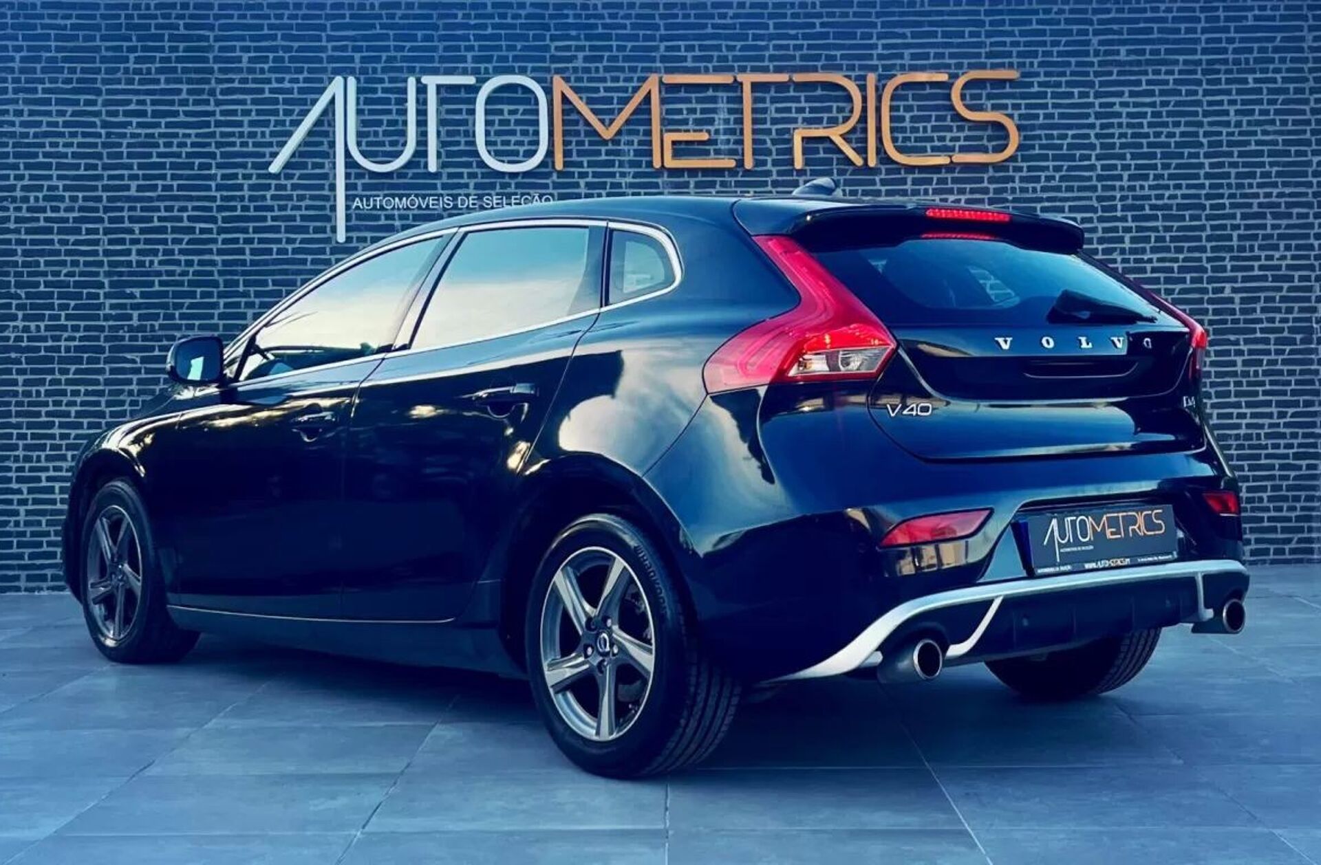VOLVO V40 2.0 D4 R-Design