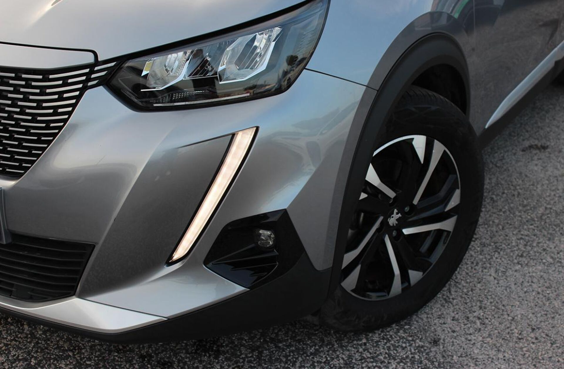 PEUGEOT 2008 e- 50 kWh GT