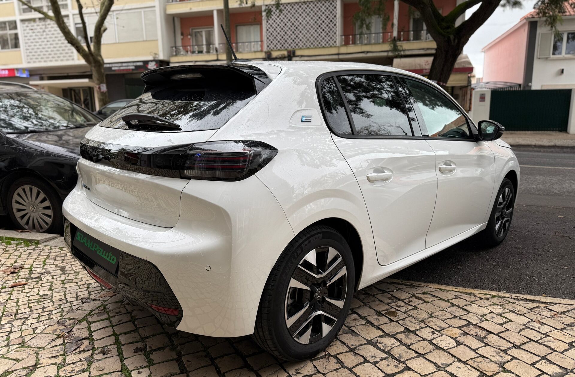 PEUGEOT 208 e- 51 kWh GT