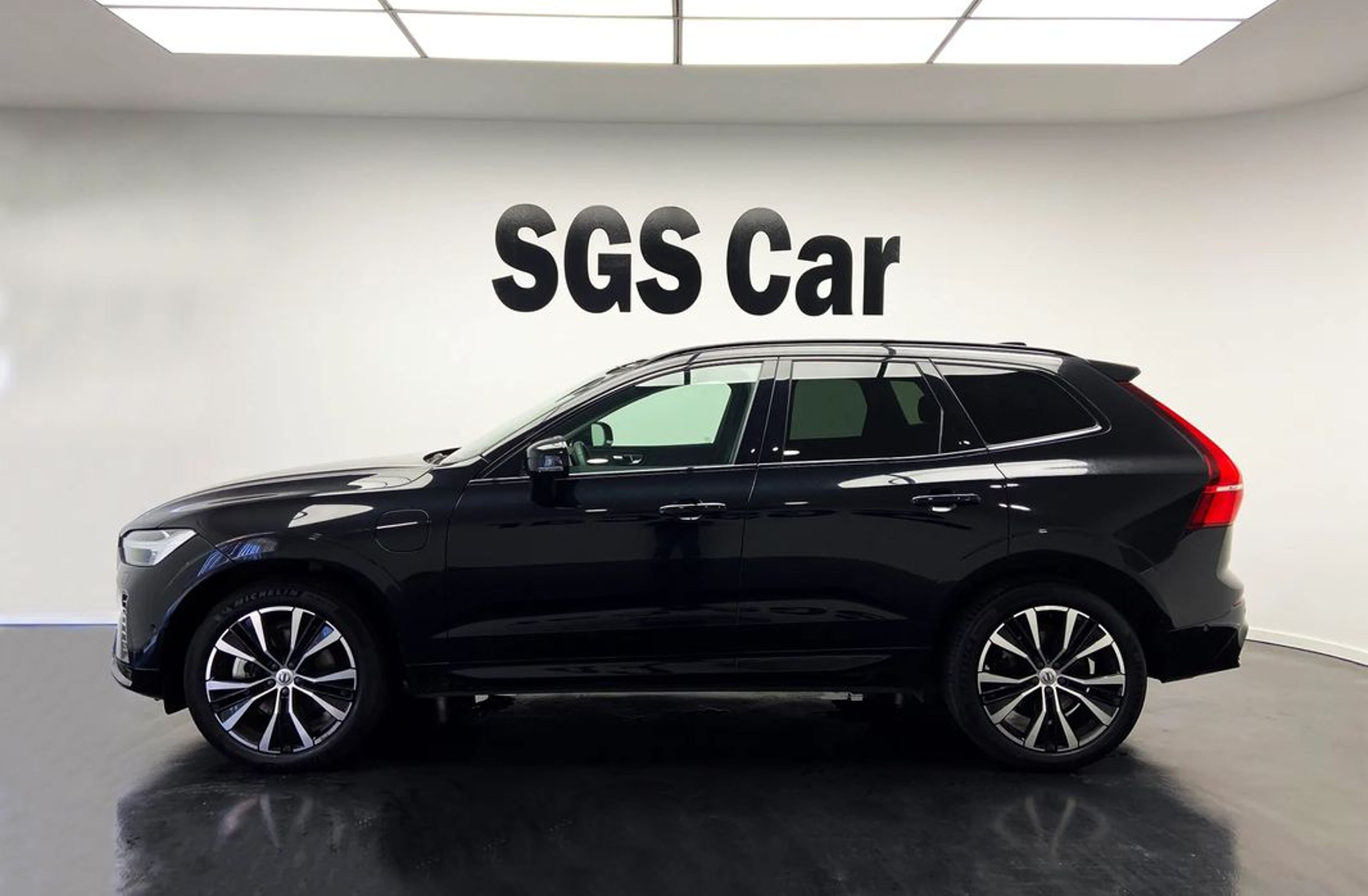 VOLVO XC60 2.0 T6 PHEV Plus Dark AWD