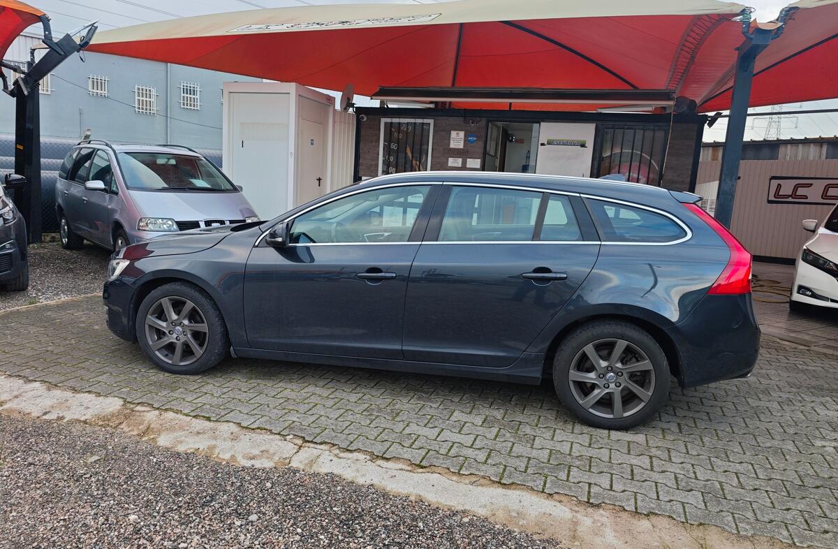 VOLVO V60 2.0 D4 Summum Geartronic