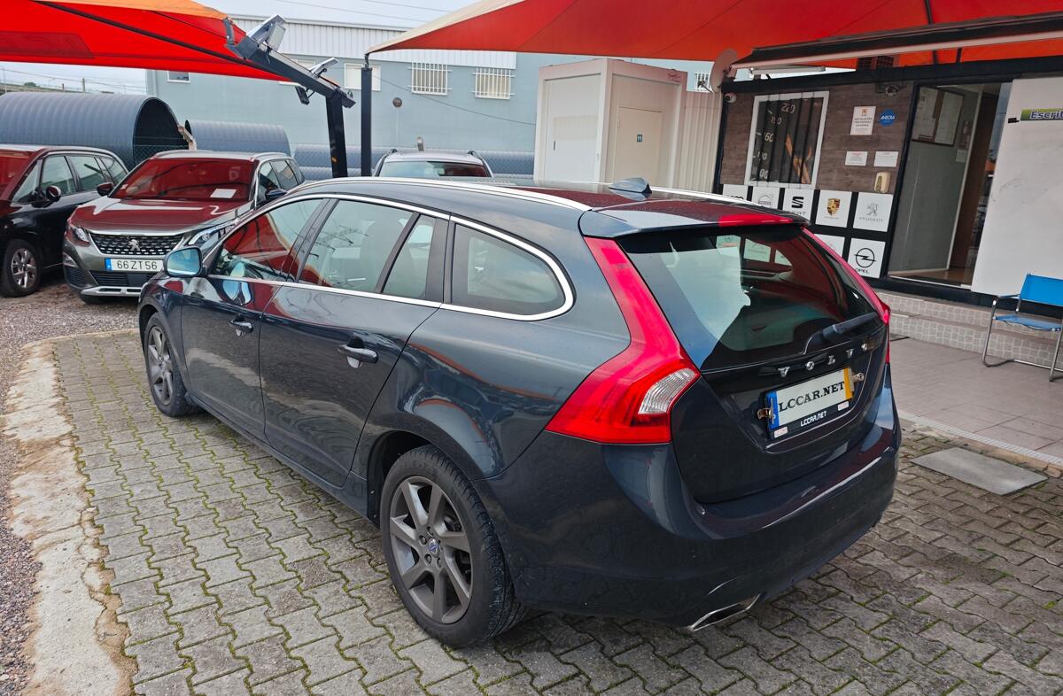 VOLVO V60 2.0 D4 Summum Geartronic